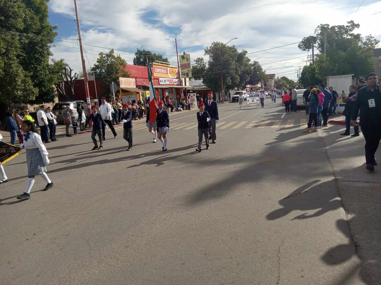 Realizan ceremonia cívica y desfile por el ‘Día de la Bandera’ en Empalme; preside alcalde Luis Fuentes