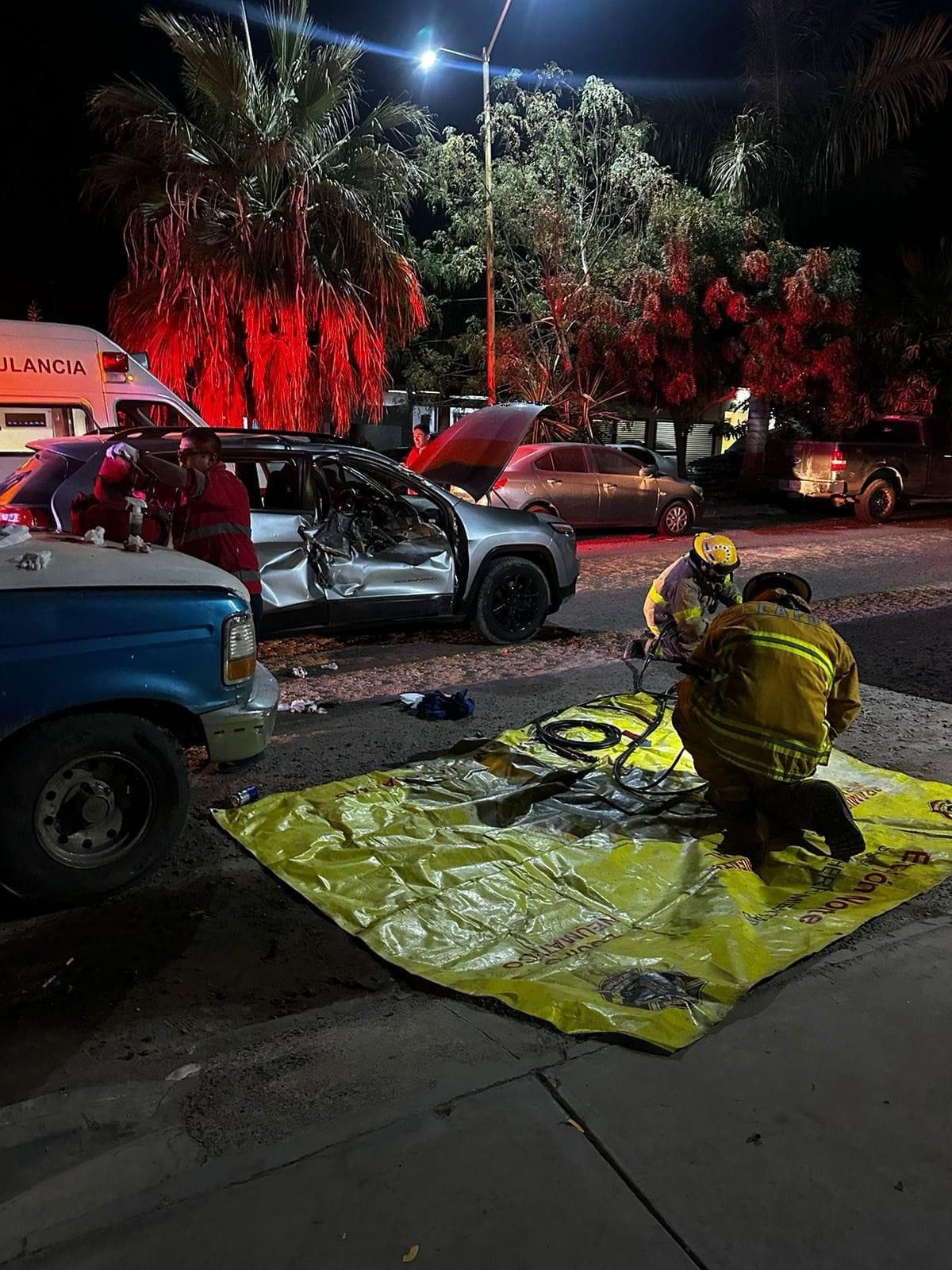 Queda copiloto prensado en vehículo