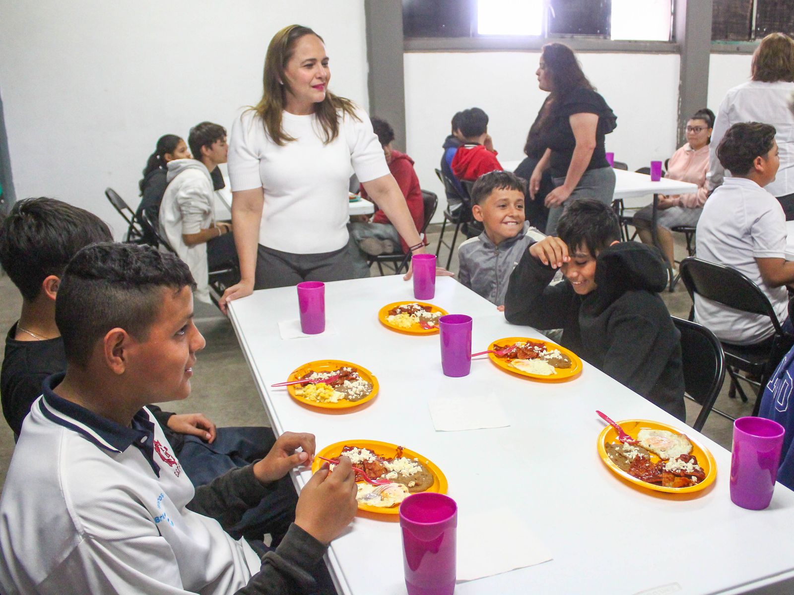 Inaugura alcaldesa Karla Córdova comedor en secundaria 71