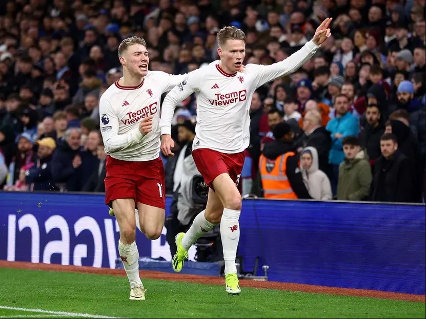 Manchester United vence al Aston Villa