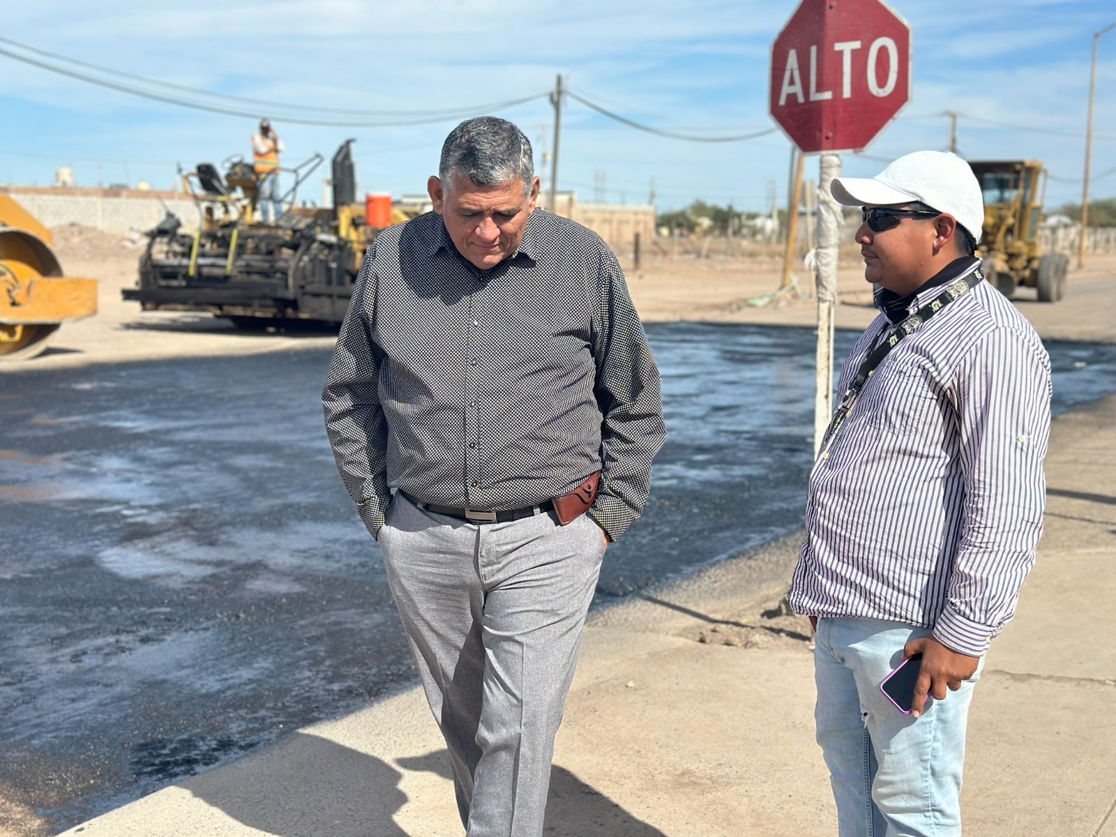 Avanzan los trabajos de bacheo en la avenida Héroe de Nacozari en Empalme