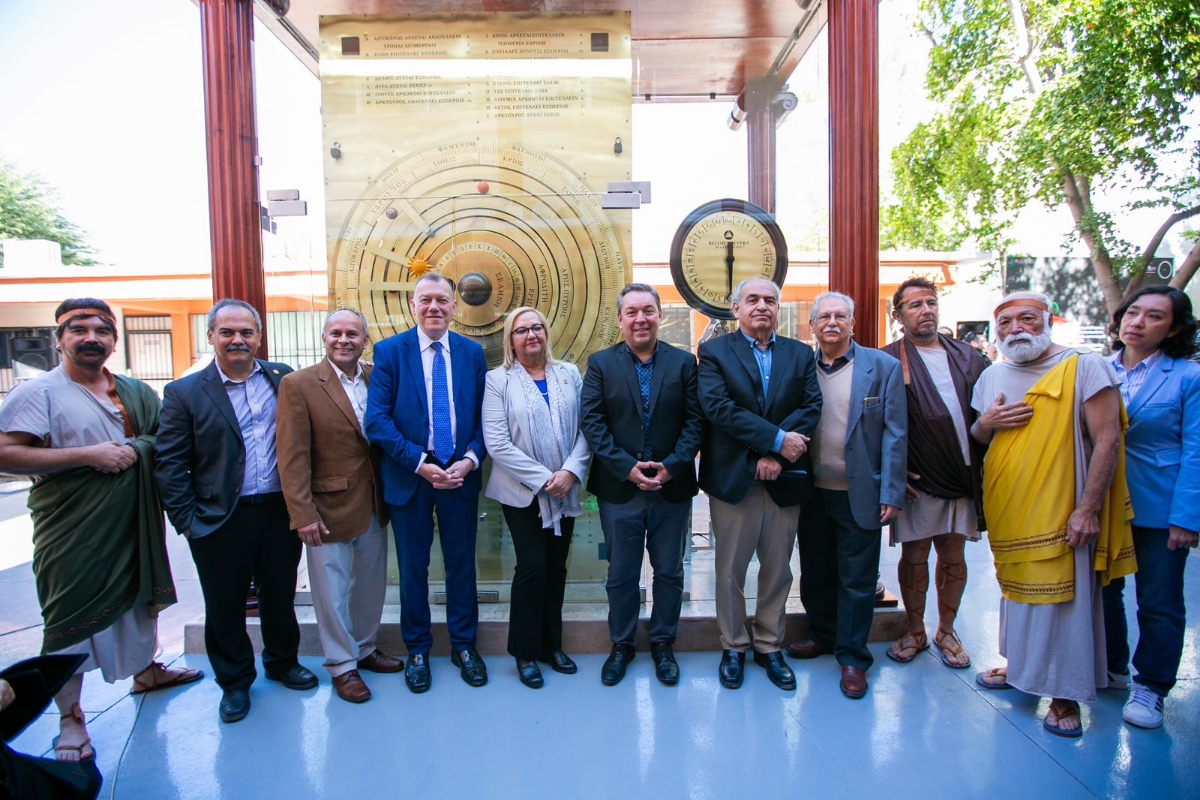 Apoya Gobierno de Sonora construcción de una réplica monumental de la computadora más antigua del mundo