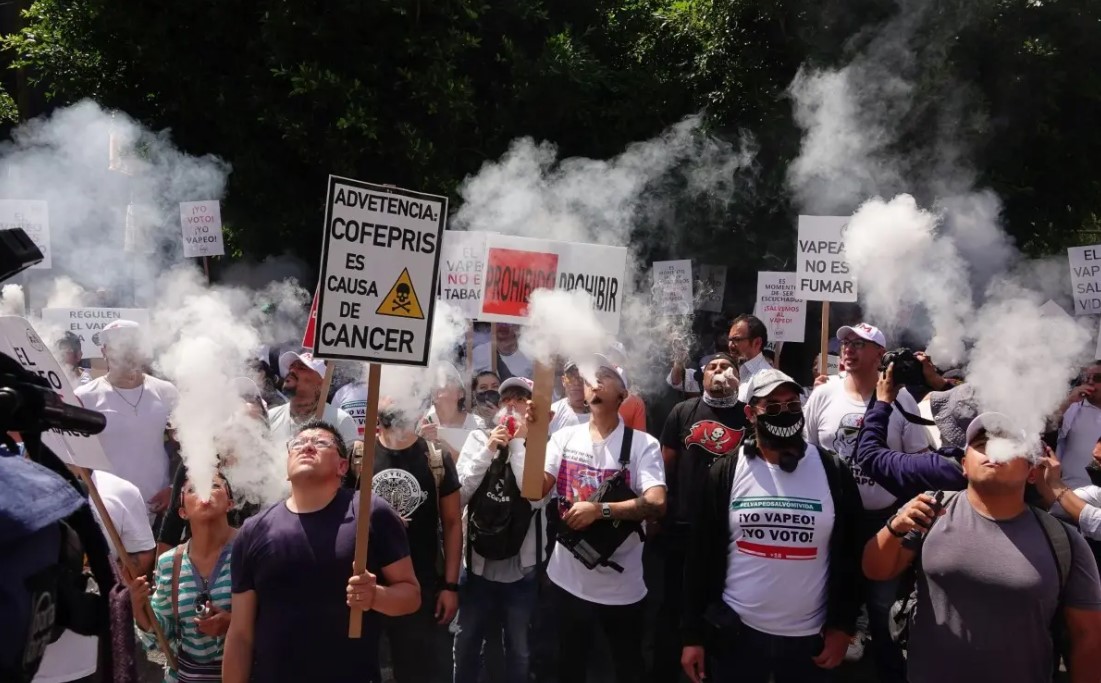 Comerciantes rechazan reforma de AMLO de prohibir los vapeadores