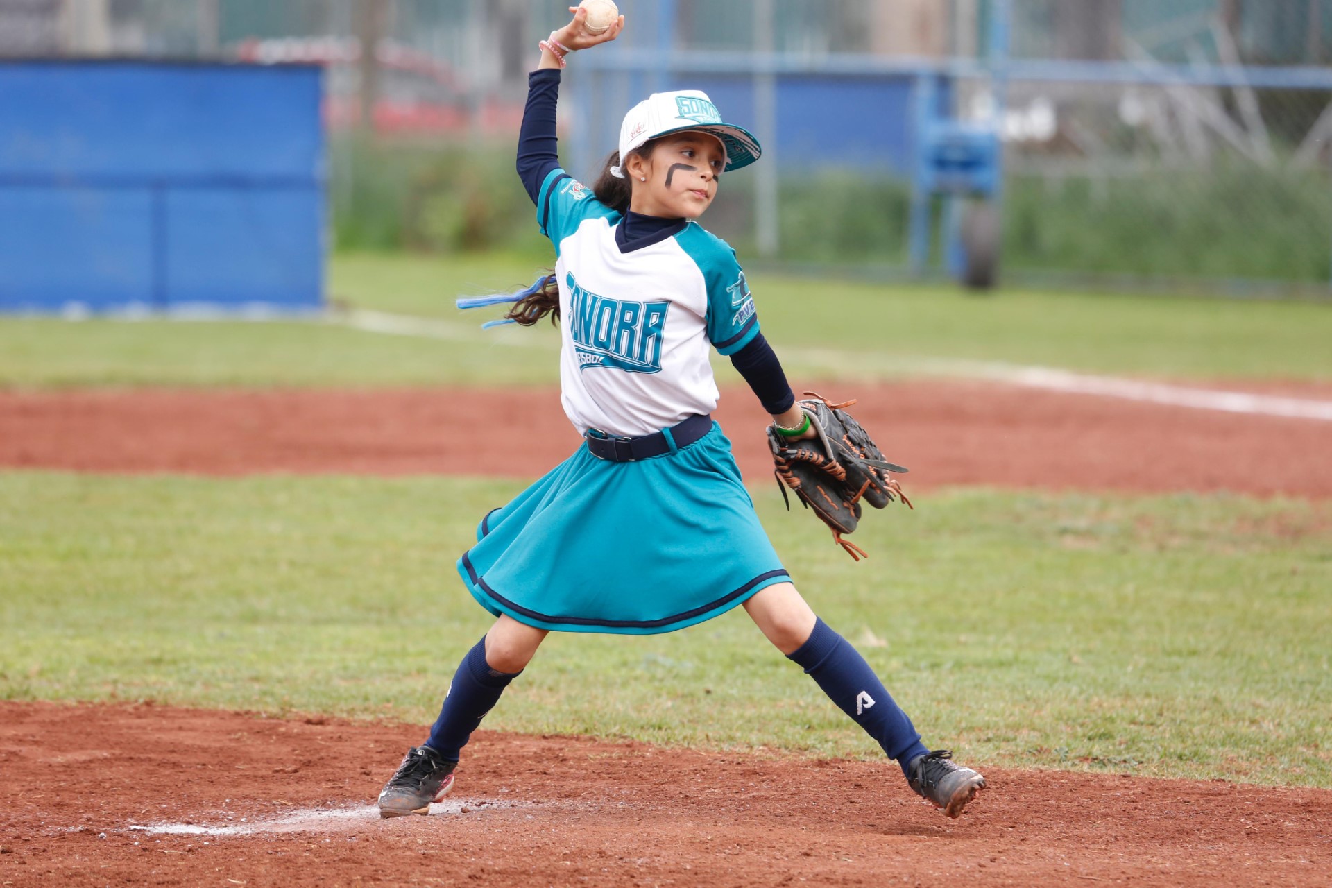 Gana Sonora dos bronces en torneo de beisbol femenil