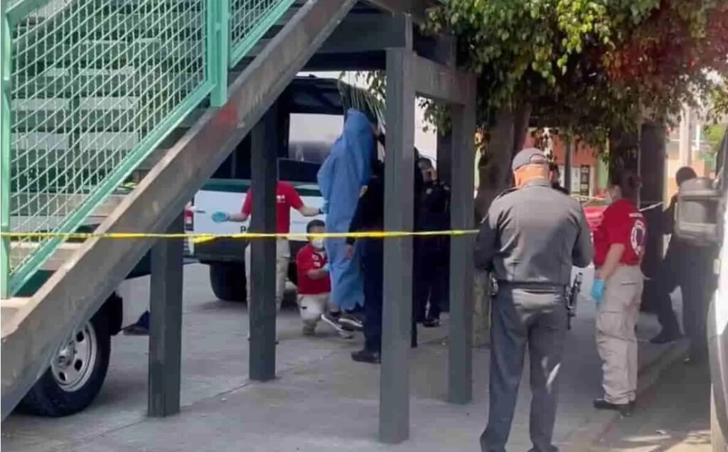 Cuerpo colgado en puente peatonal de la GAM en CDMX 1 k577