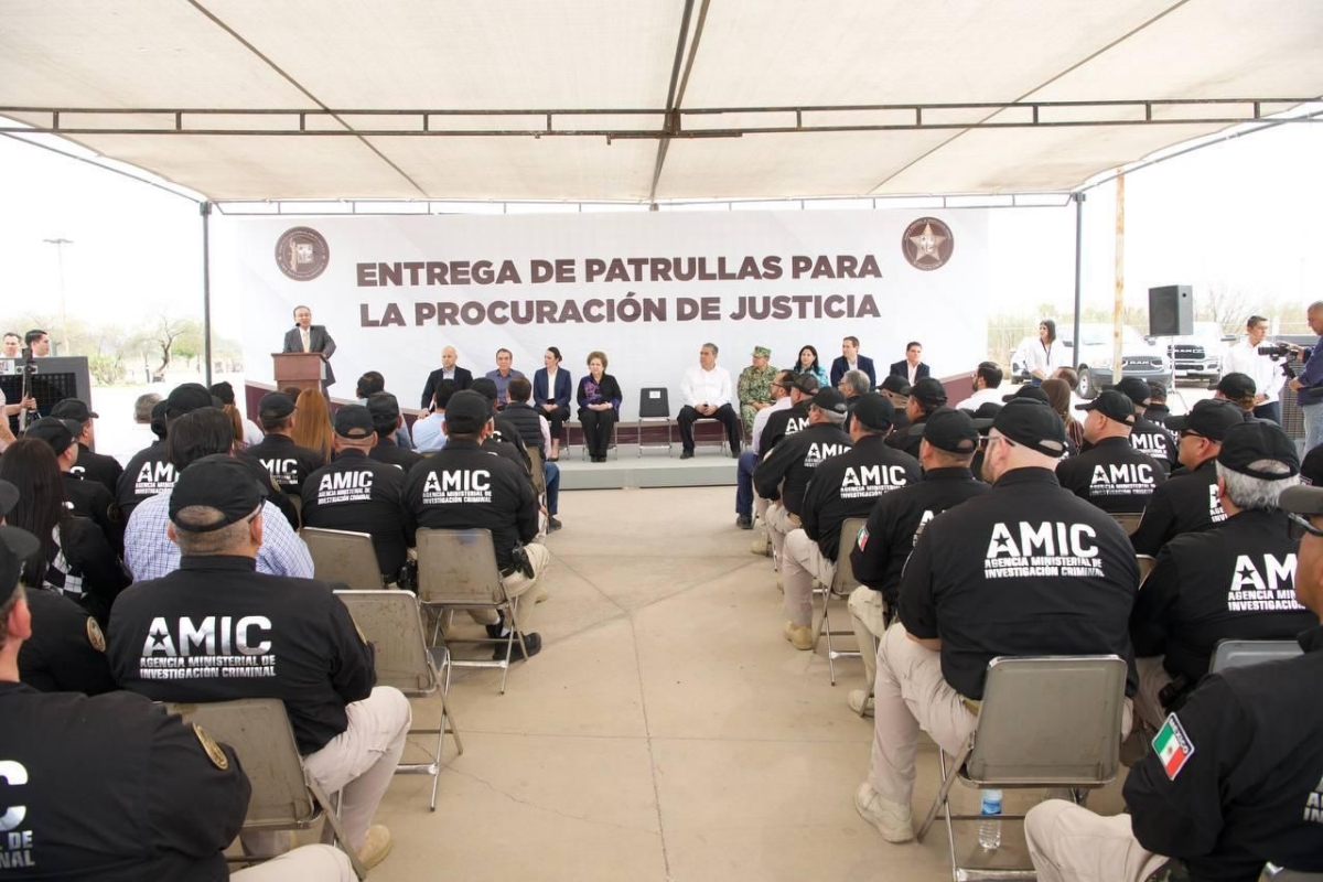 Entrega gobernador Alfonso Durazo patrullas para fortalecer labor de la FGJE