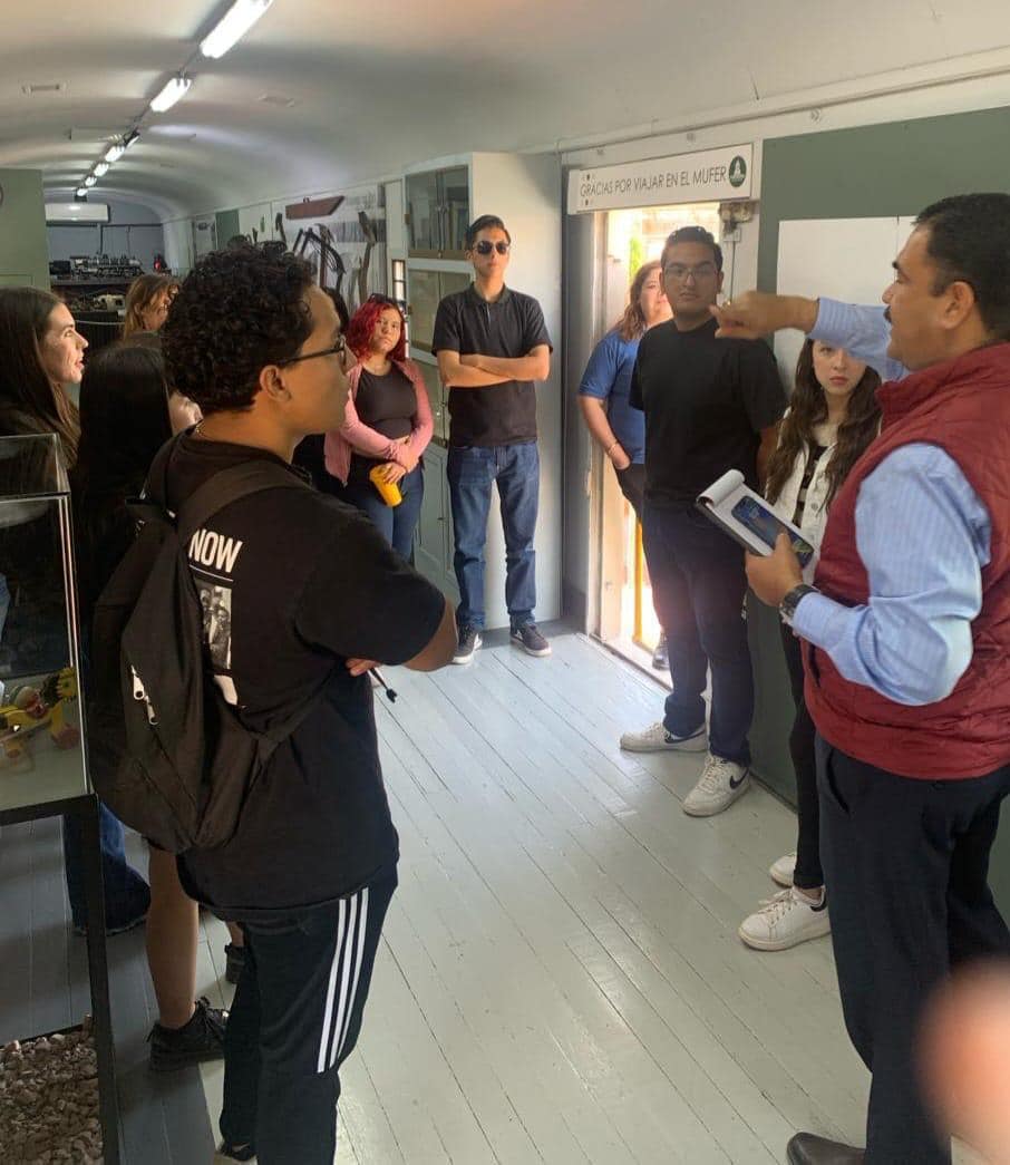 Jóvenes de Itson, Campus Guaymas, se suben al Mufer y se van a ‘Un viaje por la historia ferrocarrilera’