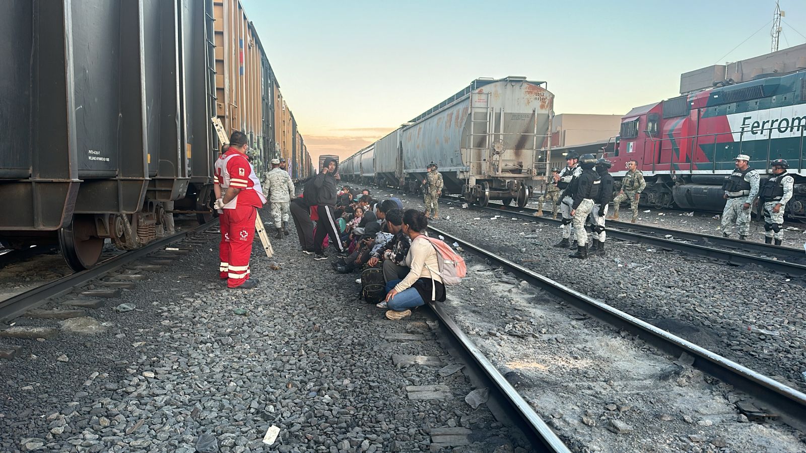 Rescatan a 82 inmigrantes que viajaban en el tren