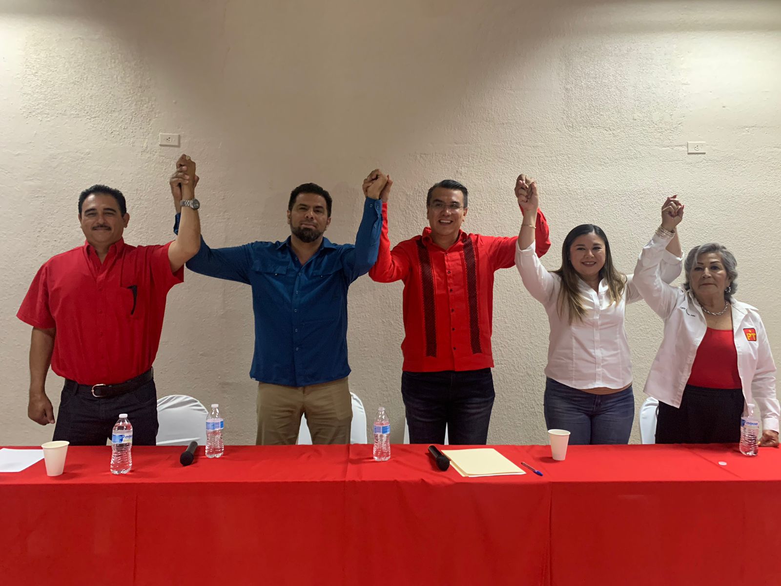 Va Ramón Flores por las causas sociales del Distrito 04