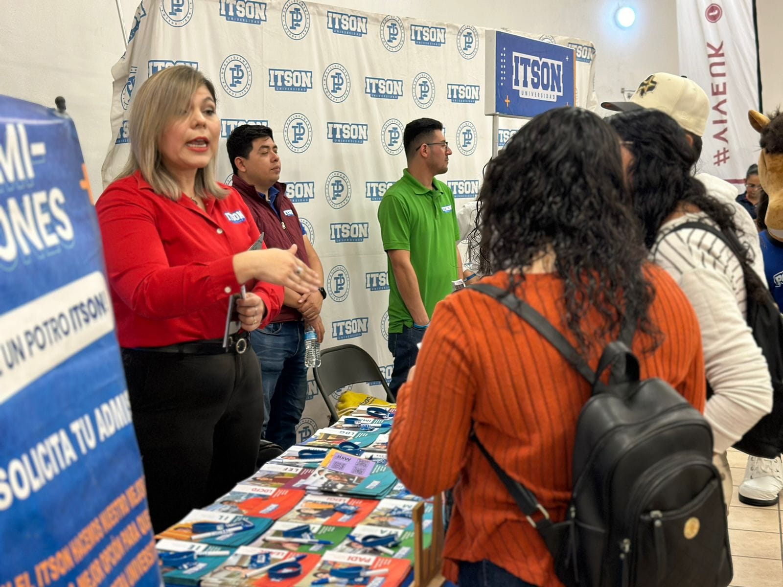 Éxito rotundo en la gran ‘Feria Educativa 2024’ en Empalme, ven opciones de carreras universitarias estudiantes de preparatorias