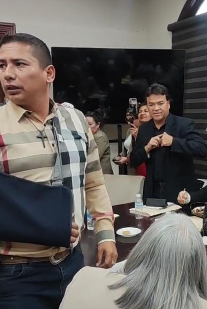 Ordenan custodia policial para regidor