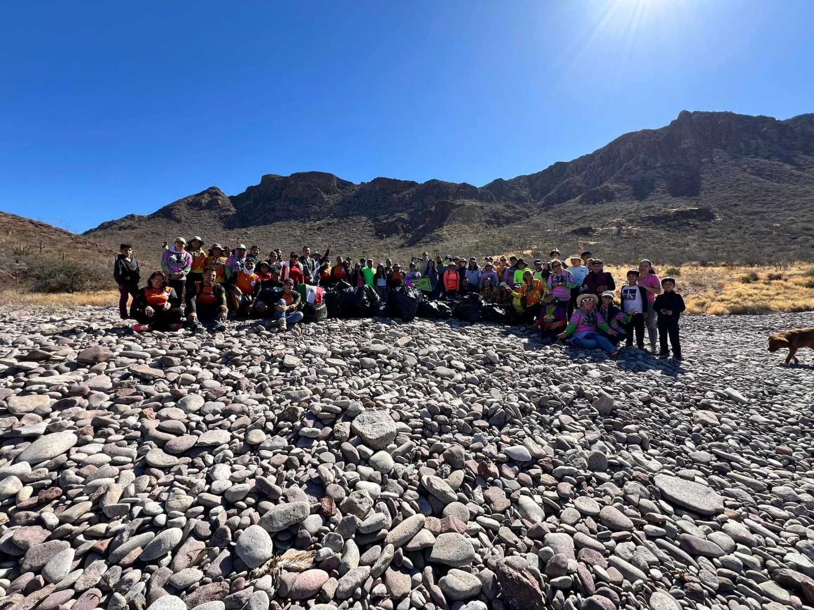 En Guaymas senderistas limpian playa “El Carricito”