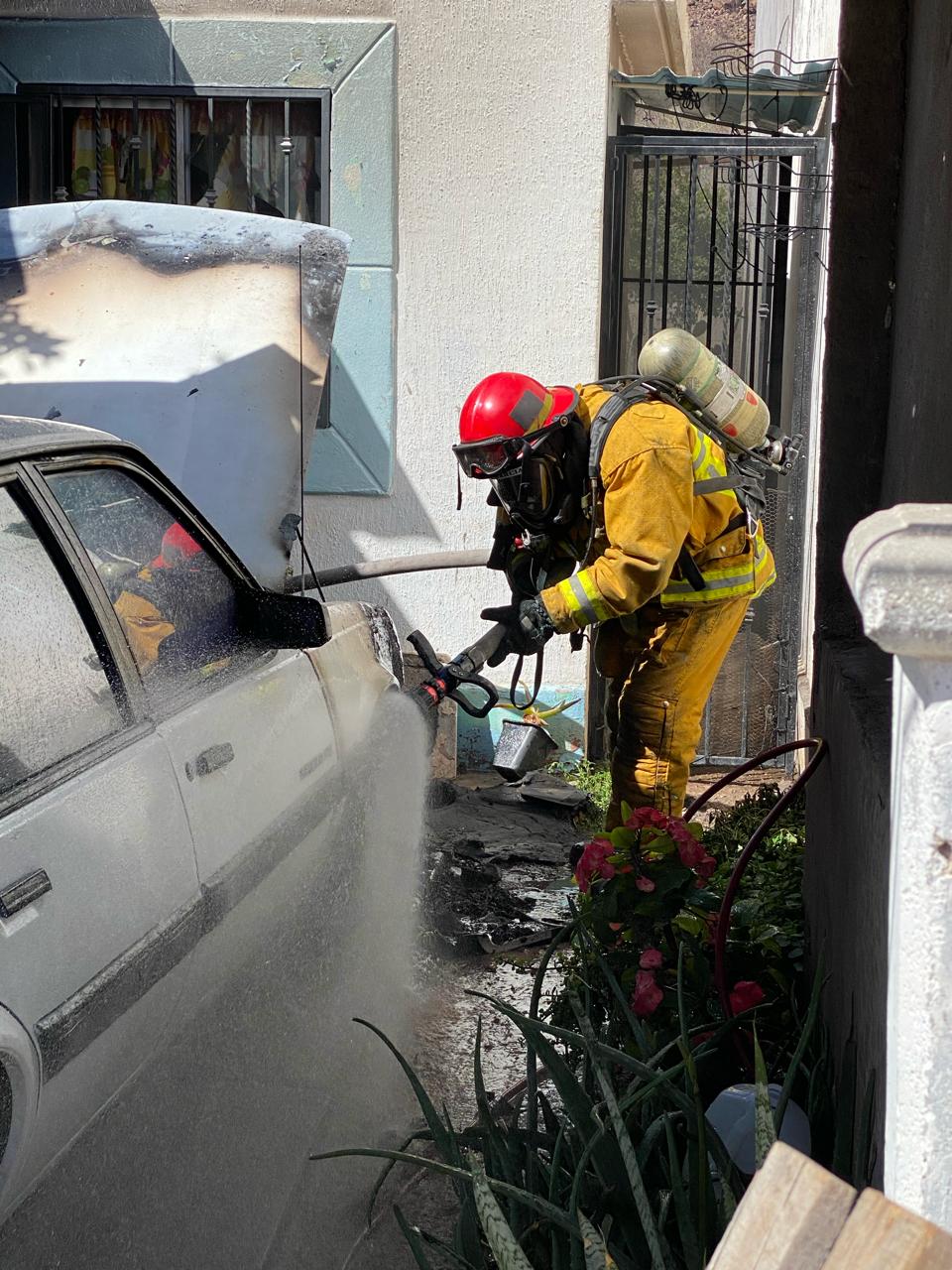 Intenta joven quemar a su mama