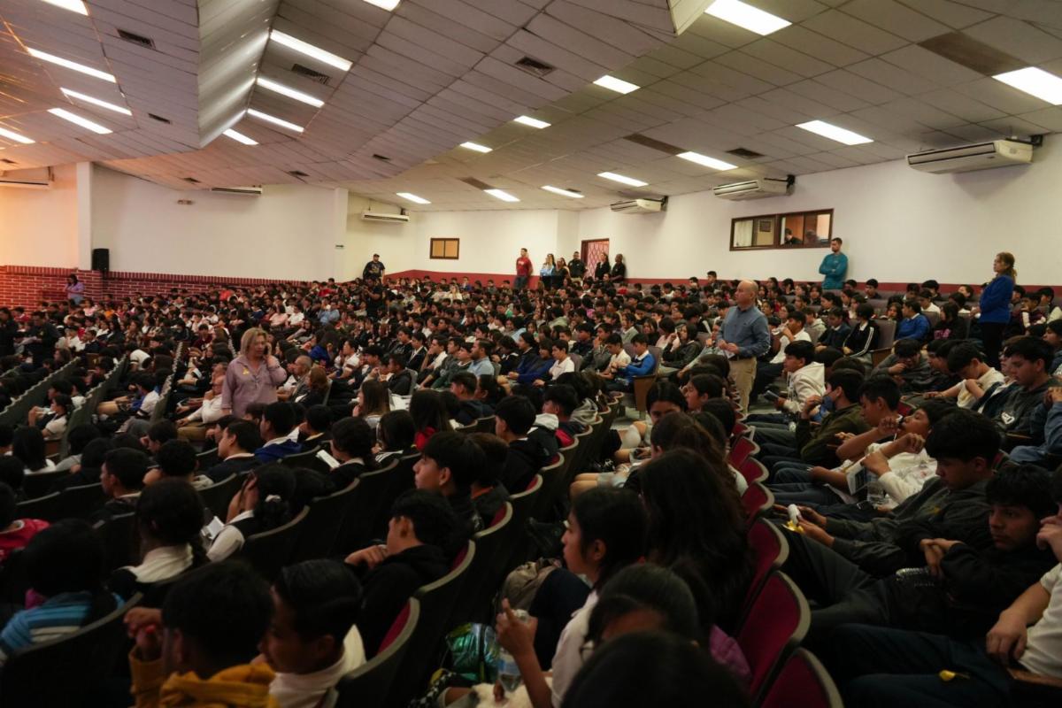 Brindan pláticas de prevención del suicidio a estudiantes de Agua Prieta