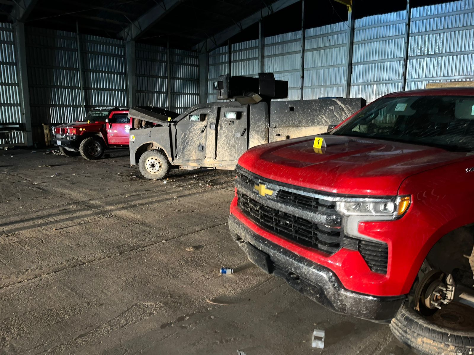 Aseguran AMIC y SEDENA taller utilizado para blindar vehículos tipo “monstruo”