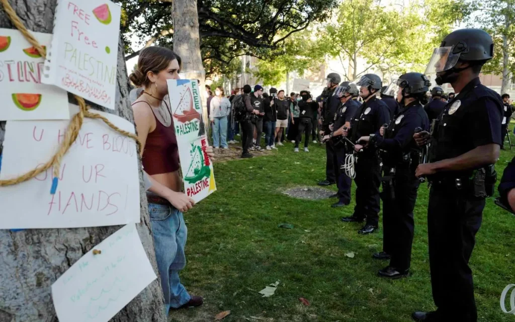 400 estudiantes arrestados por protestas palestinas a favor represion