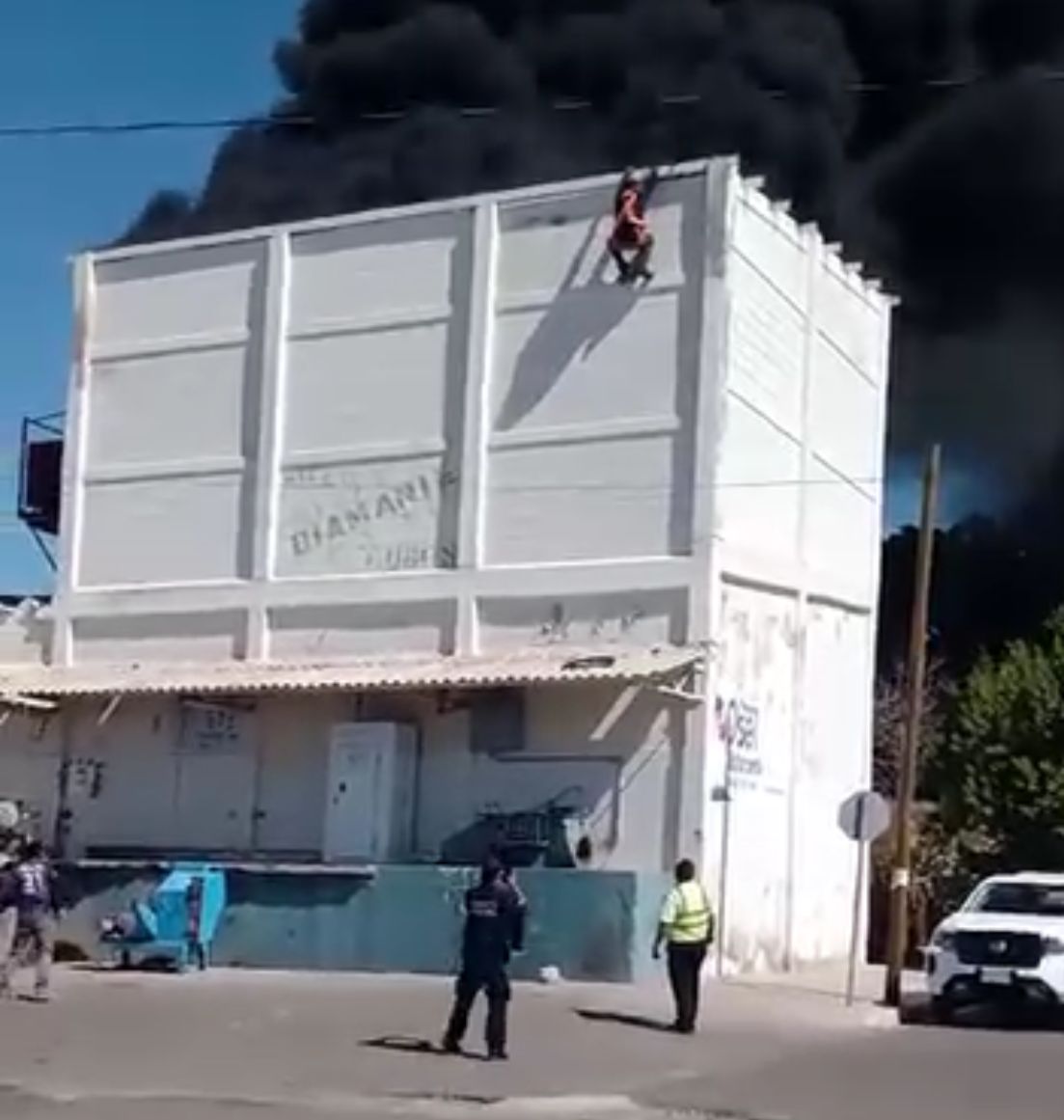 Se salva de milagro soldador de incendio en hielera