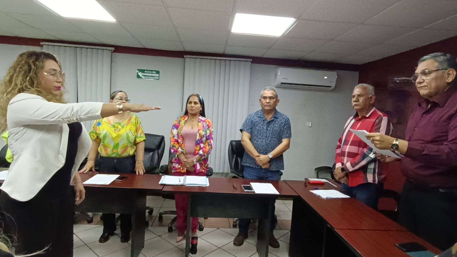 Aprueba Cabildo licencia de Regidora