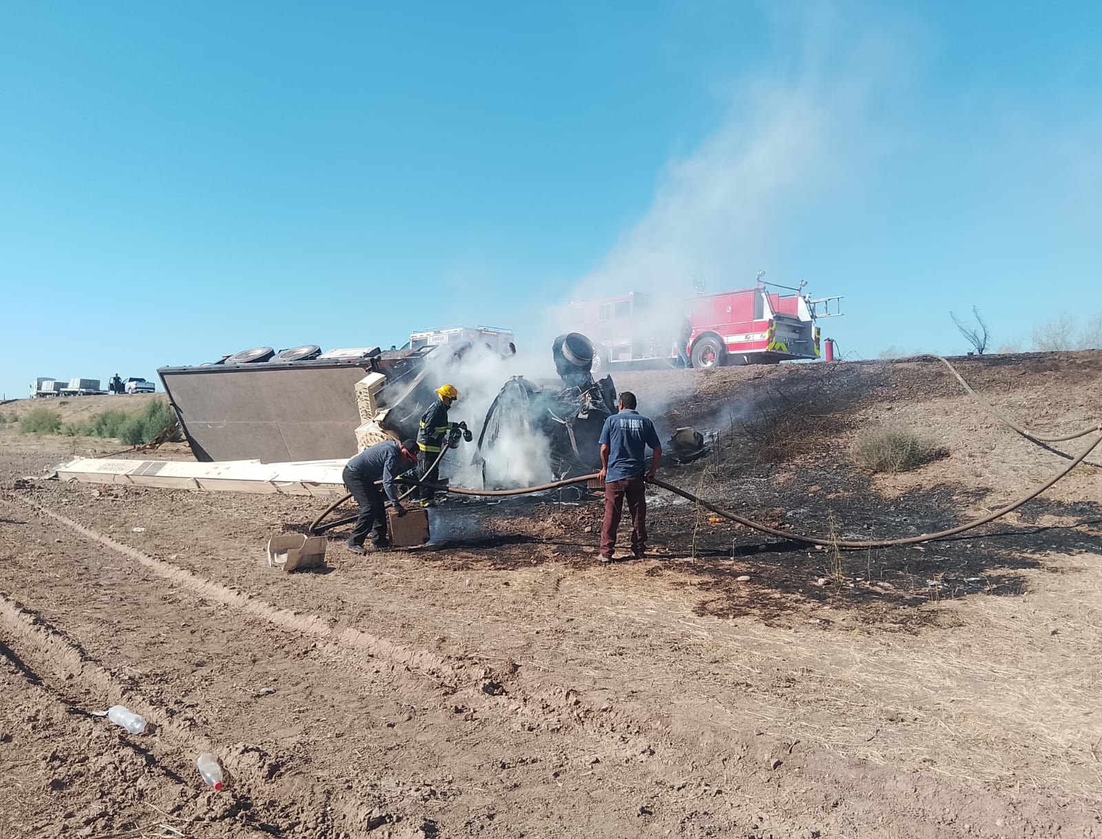 Resultan lesionados tras volcadura