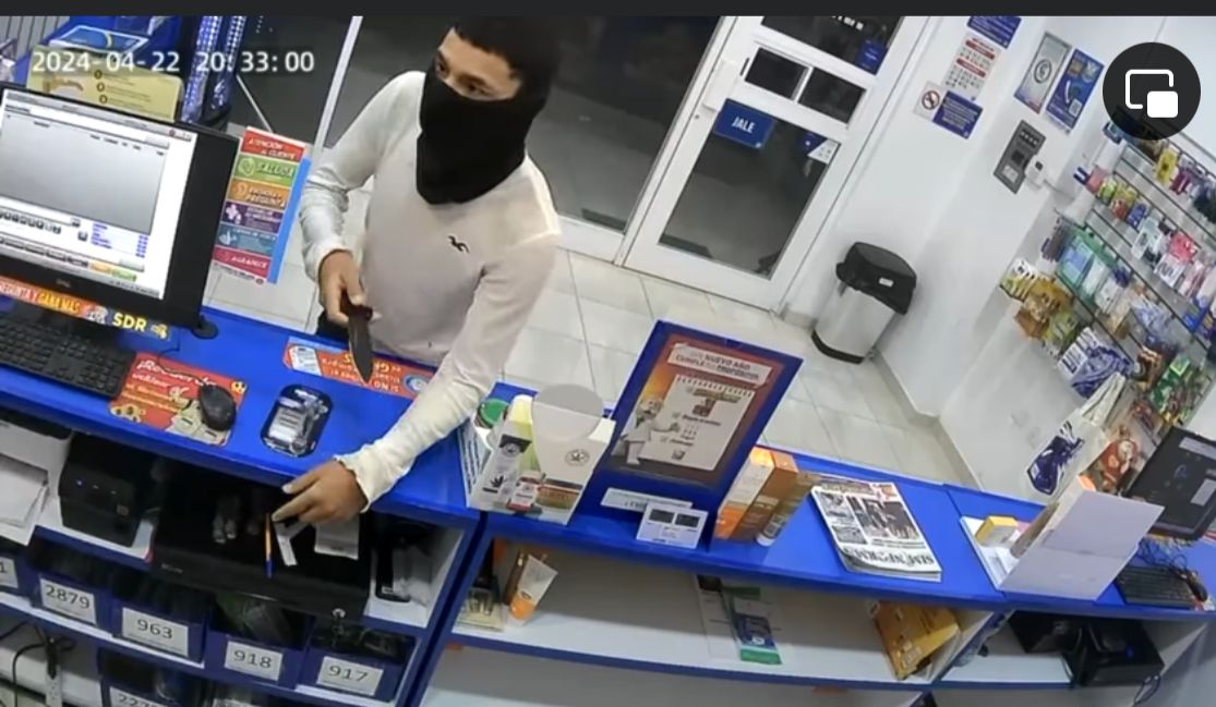 Asalta joven a farmacia