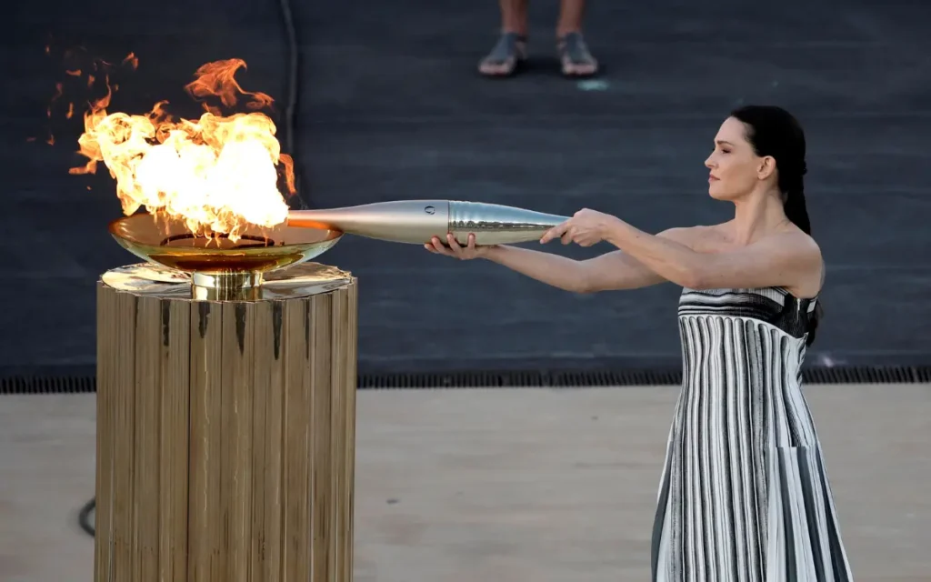 llama olimpica grecia paris 2024 26042024 1