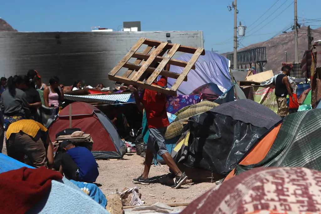 migrantes acampan en chihuahua