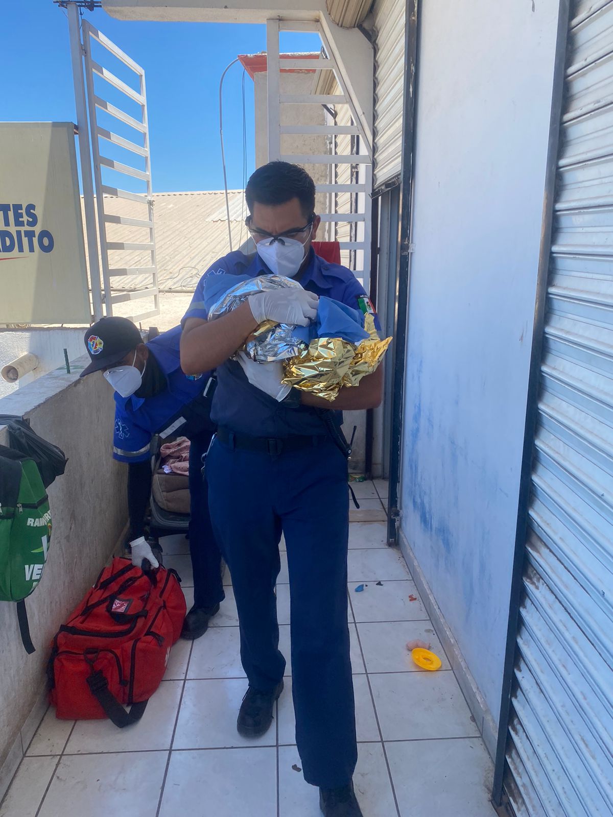 Asisten paramédicos de CNE nacimiento de bebé en la Atravesada