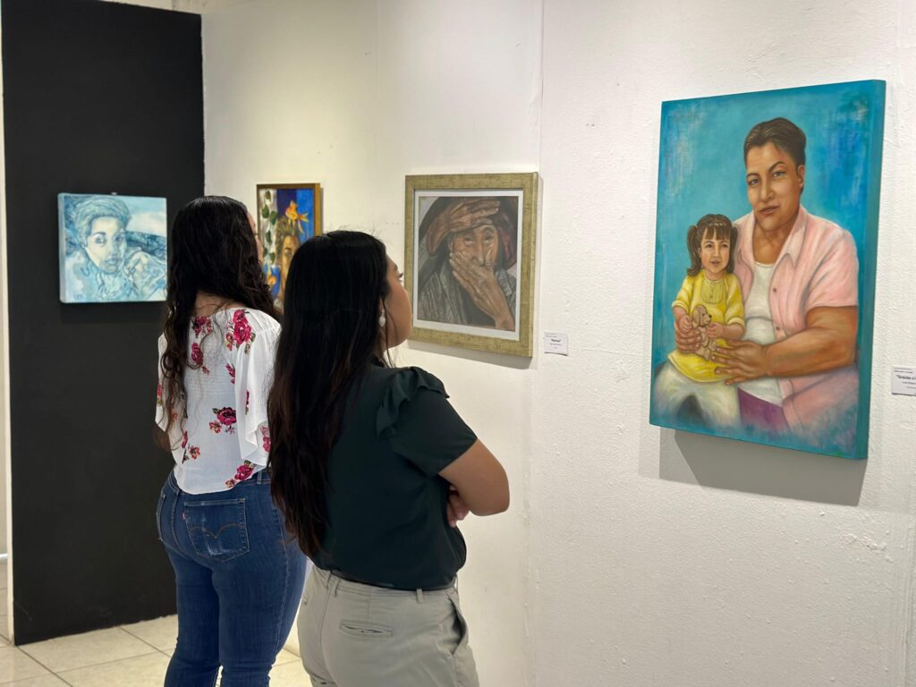 16 mayo buen asustencia en casa de lamculktura en la presentacion de obras pictoricas