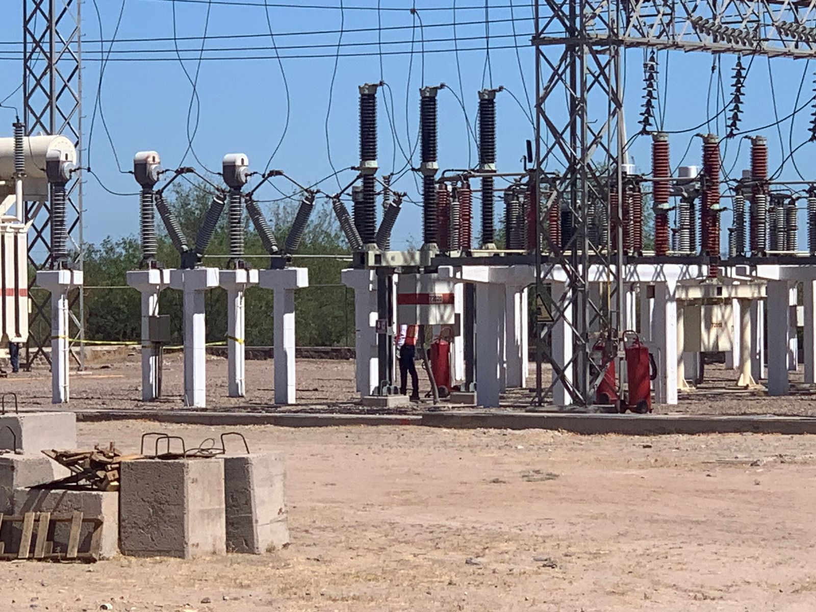 Se electrocuta empleado de CFE en subestación de Empalme