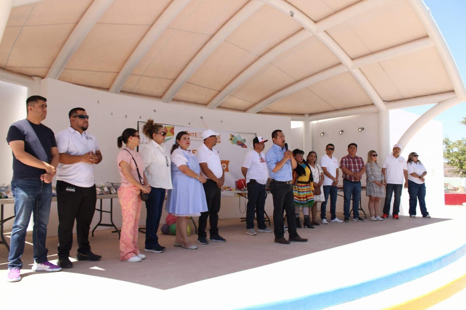 Festeja SNTE 28 a niñas y niños