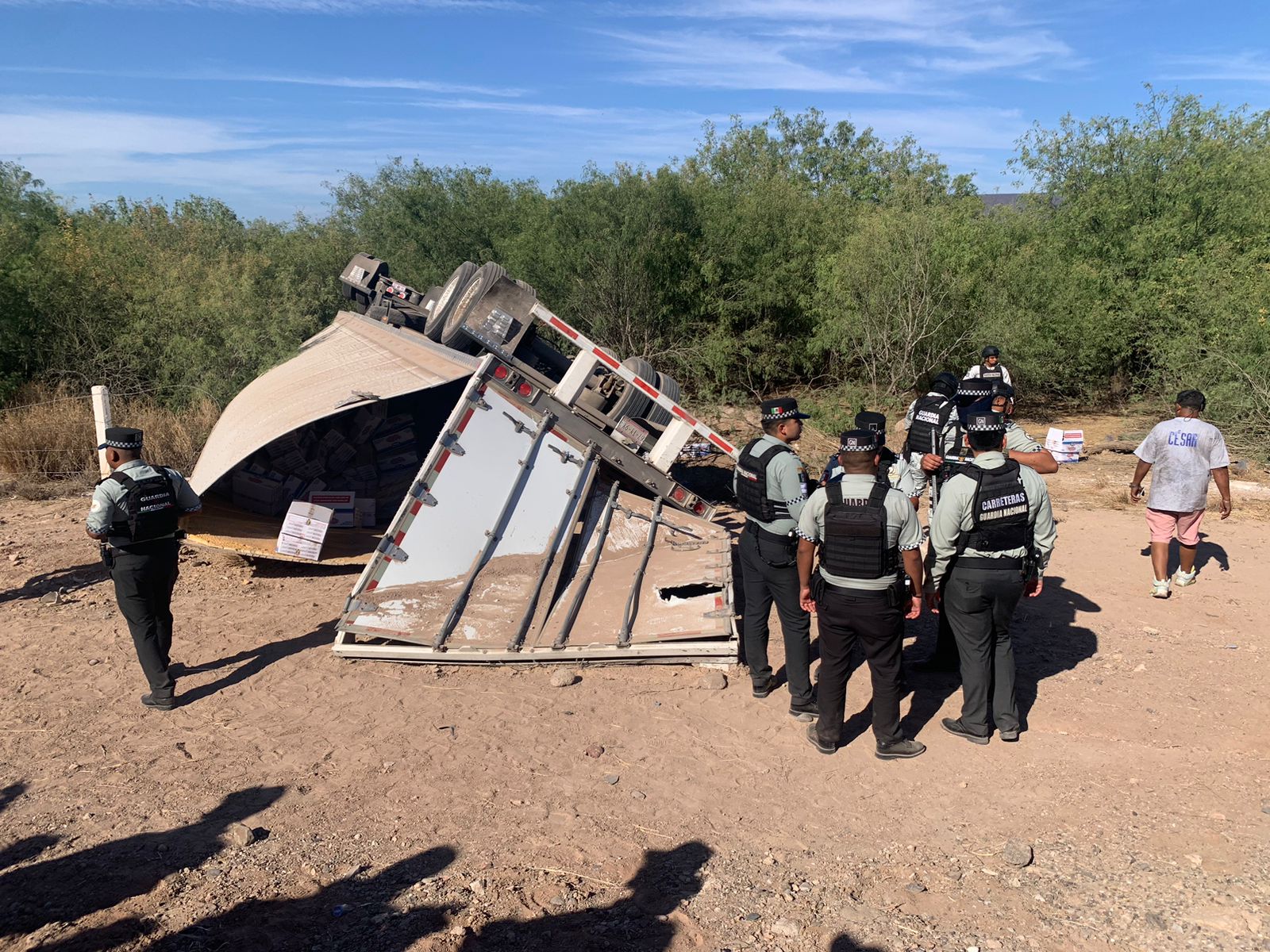 Destruye tráiler a vehículo