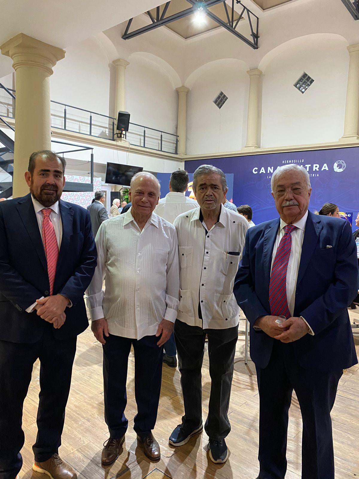 Empresario guaymense recibe reconocimiento