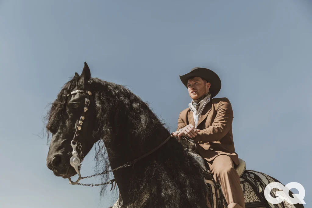 Saul Canelo Alvarez en caballo