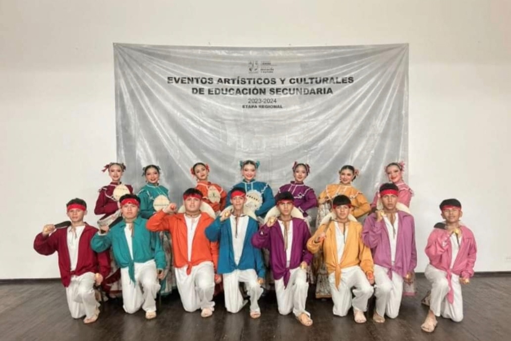 Celebran a estudiantes en Guaymas