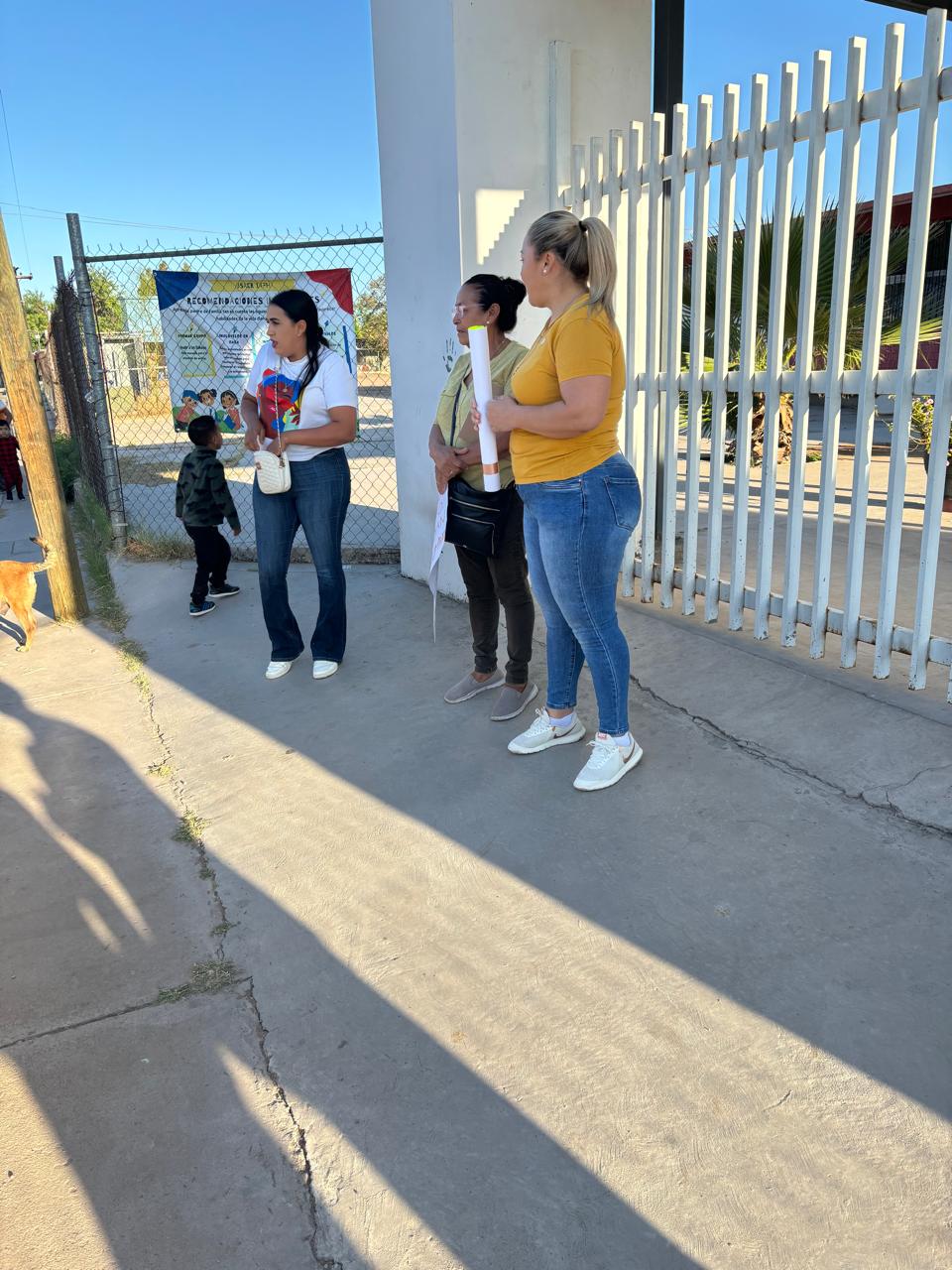 Bloquean madres Telesecundaria 315