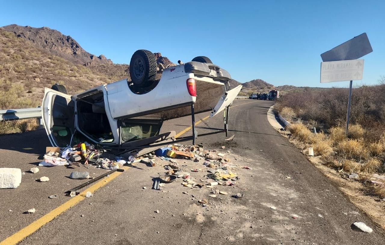 Dos lesionados en volcadura