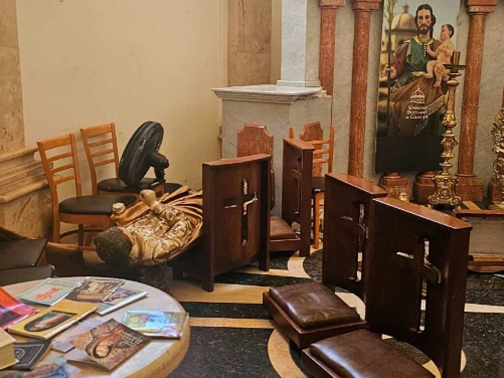 hombre vandaliza iglesia en plena misa en culiacan cinco