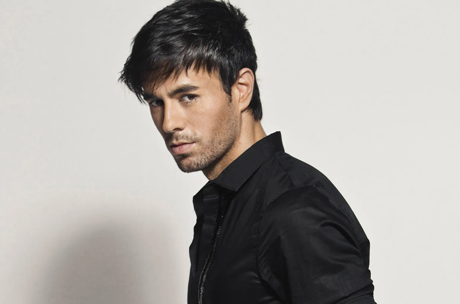 El cantante Enrique Iglesias reconoció su amor por México en la Feria de Puebla 2024 