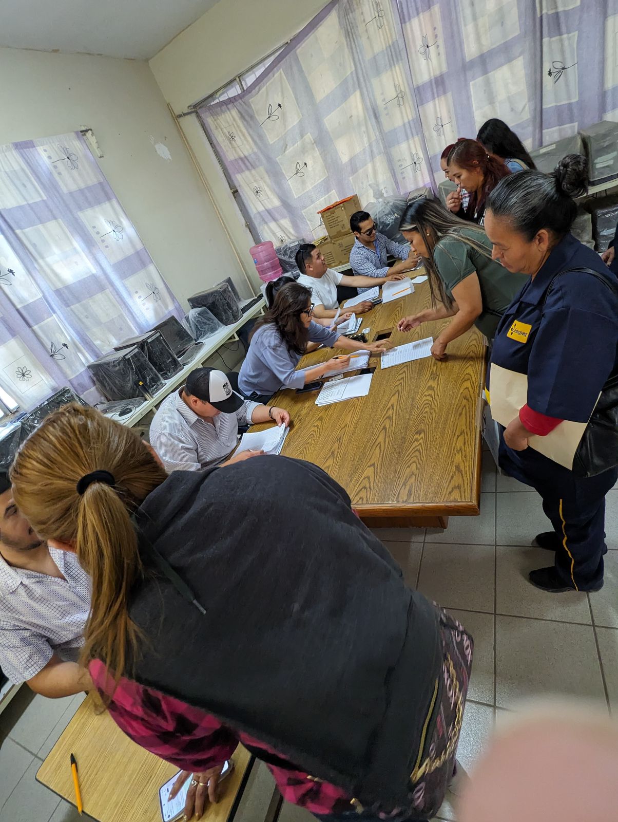 Inicia SEC entrega de becas