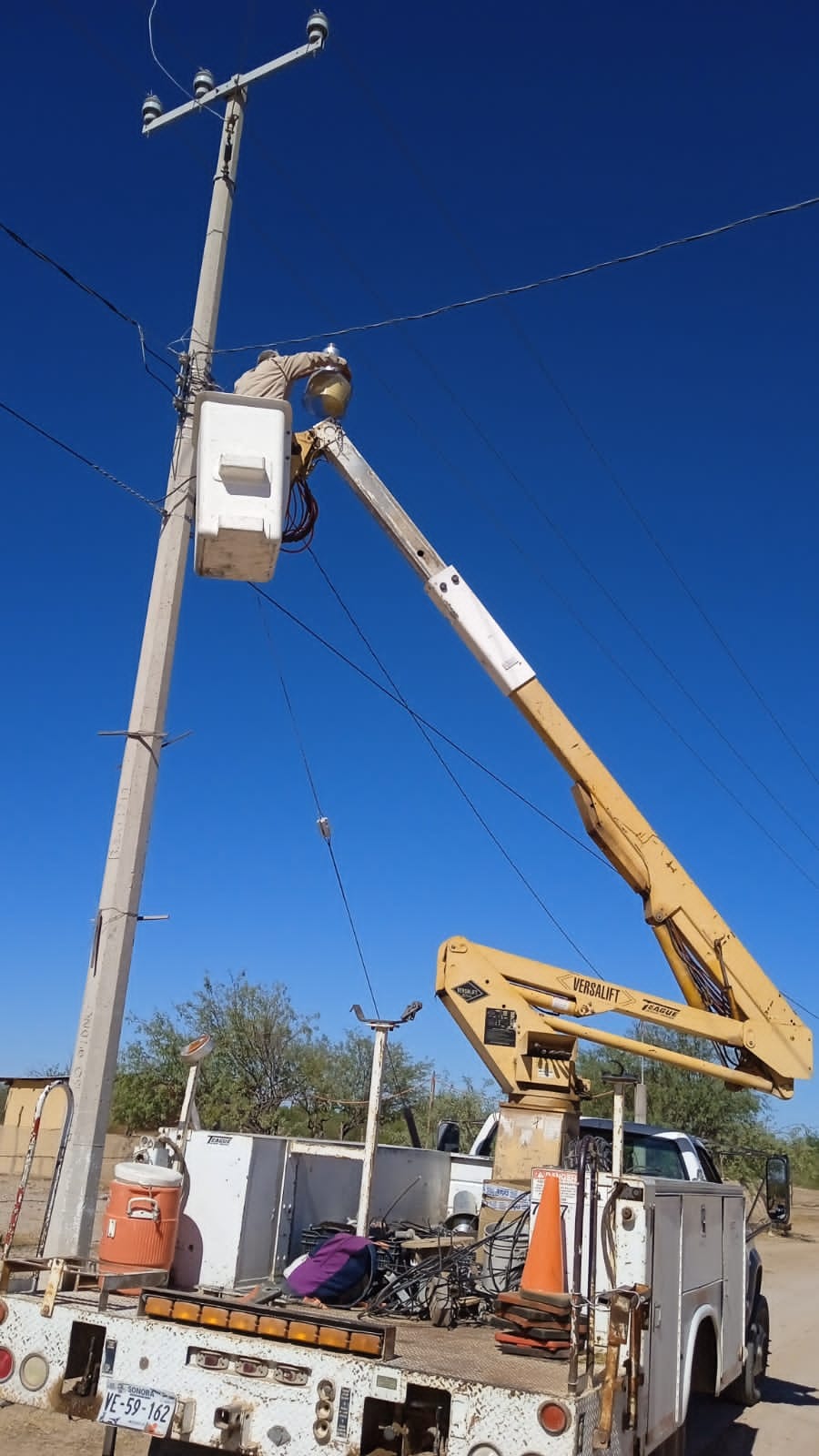 Cumple alcalde Luis Fuentes al valle con alumbrado público