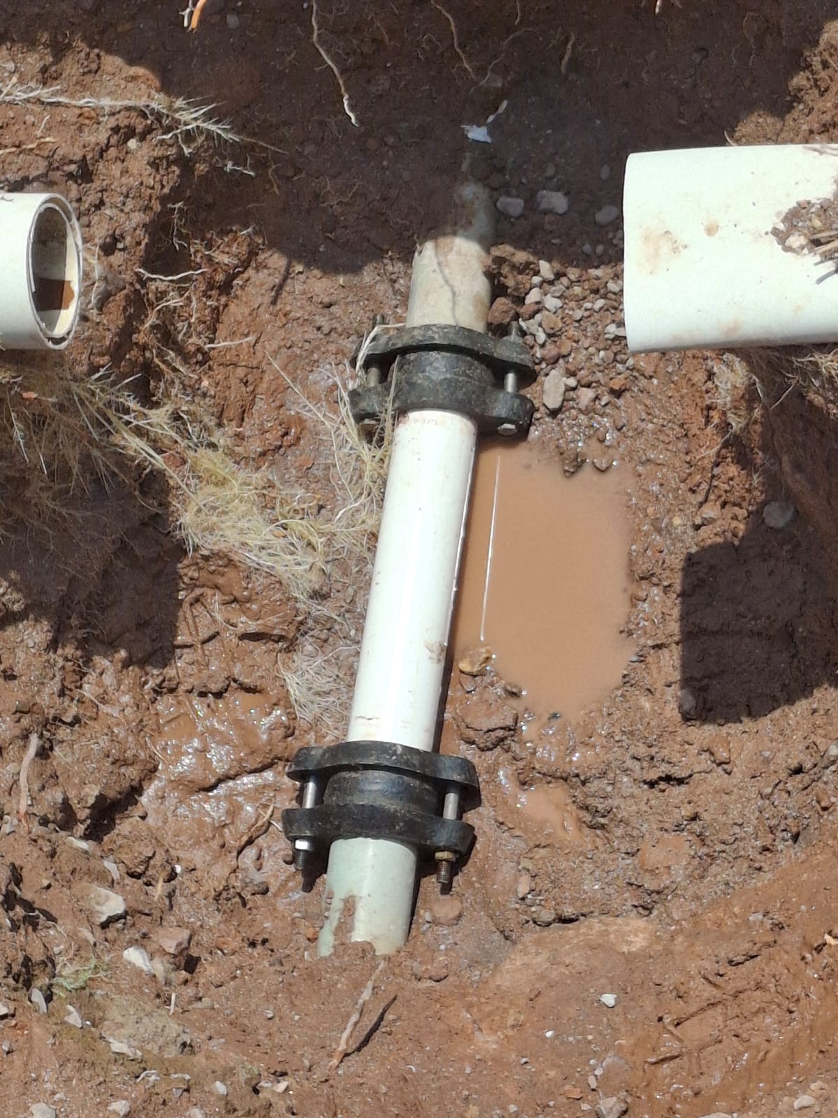 Restablecen servicio de agua