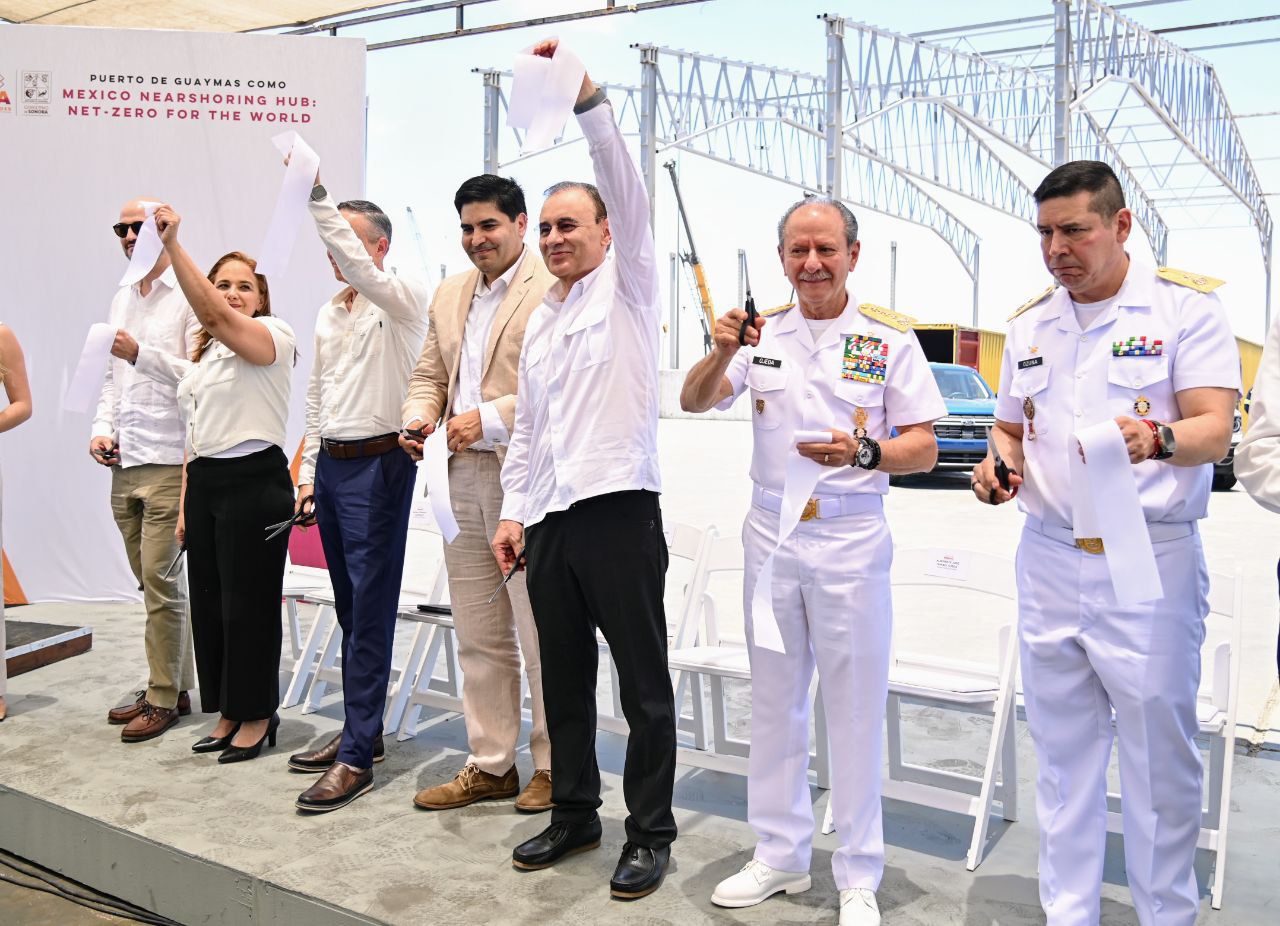 Sale primer envío  de autos del Puerto