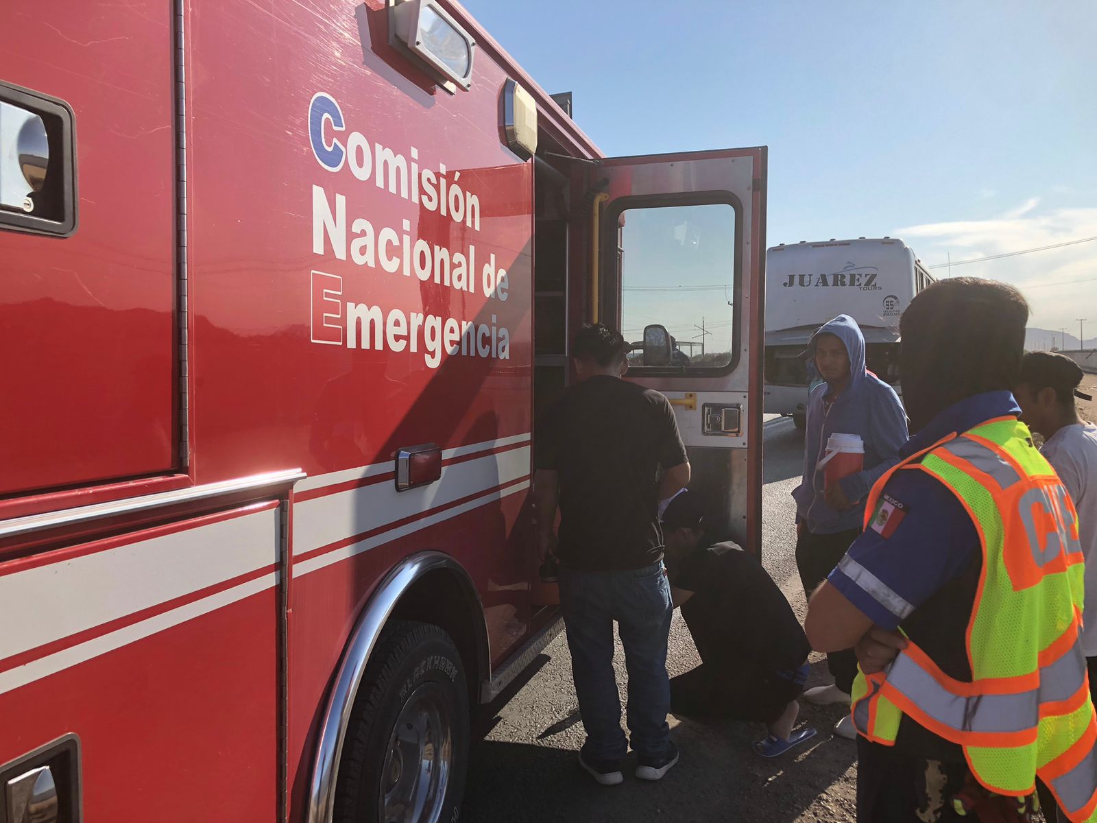 Hidratan paramédicos de CNE a viajeros