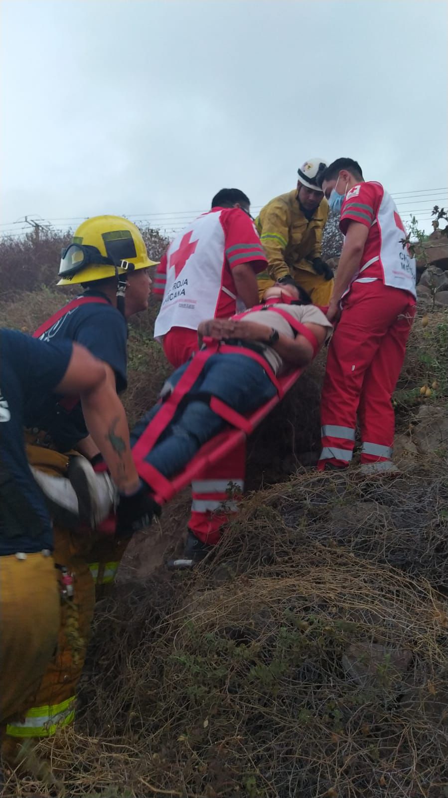 Cae automóvil a barranco en ‘Batuecas’