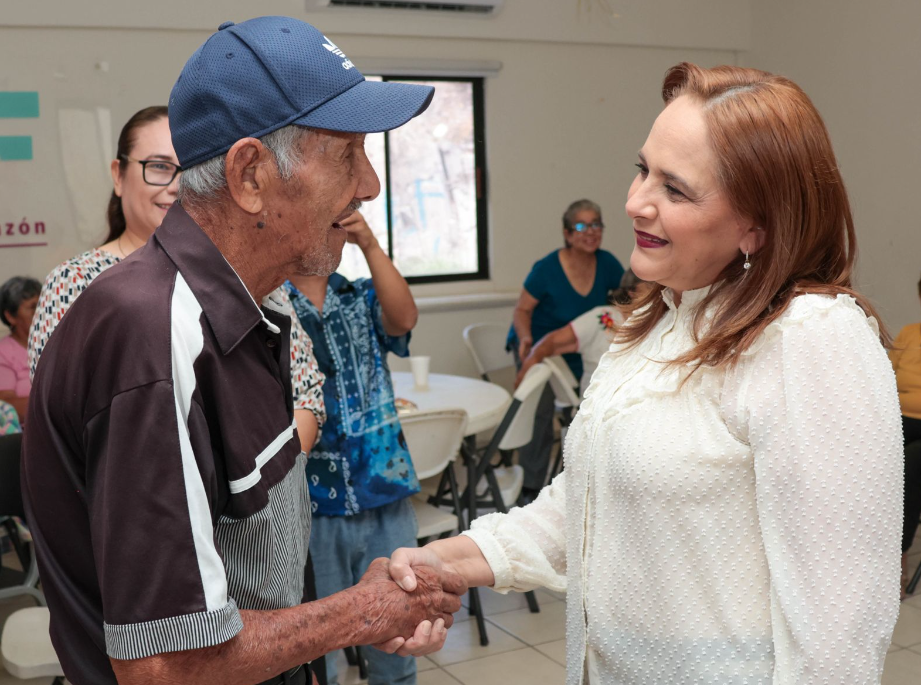 Exhorta alcaldesa Karla Córdova a cuidarse del calor a adultos mayores
