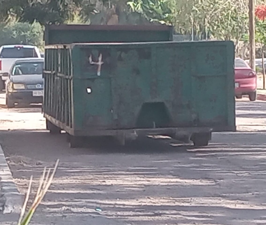 Colocan contenedores para descacharre