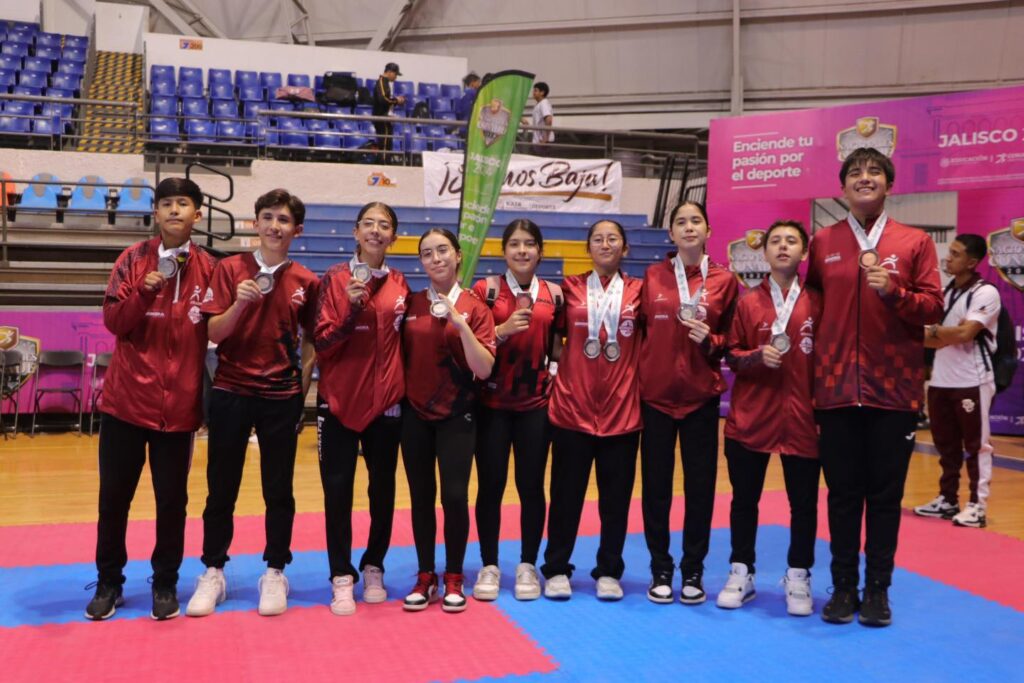 Medallistas karate miercoles