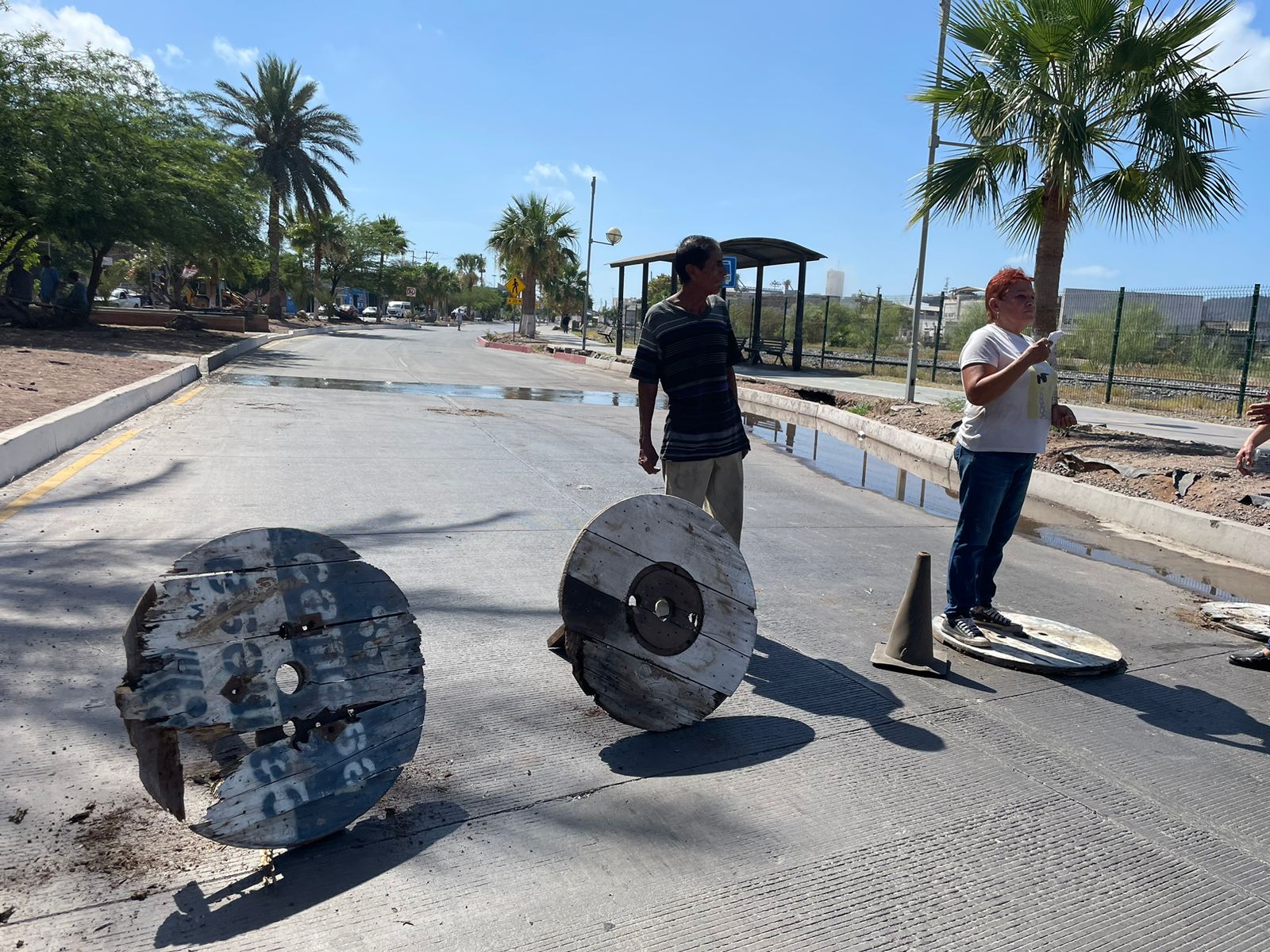 Bloquean vecinas bulevar “Porfirio Hernández”