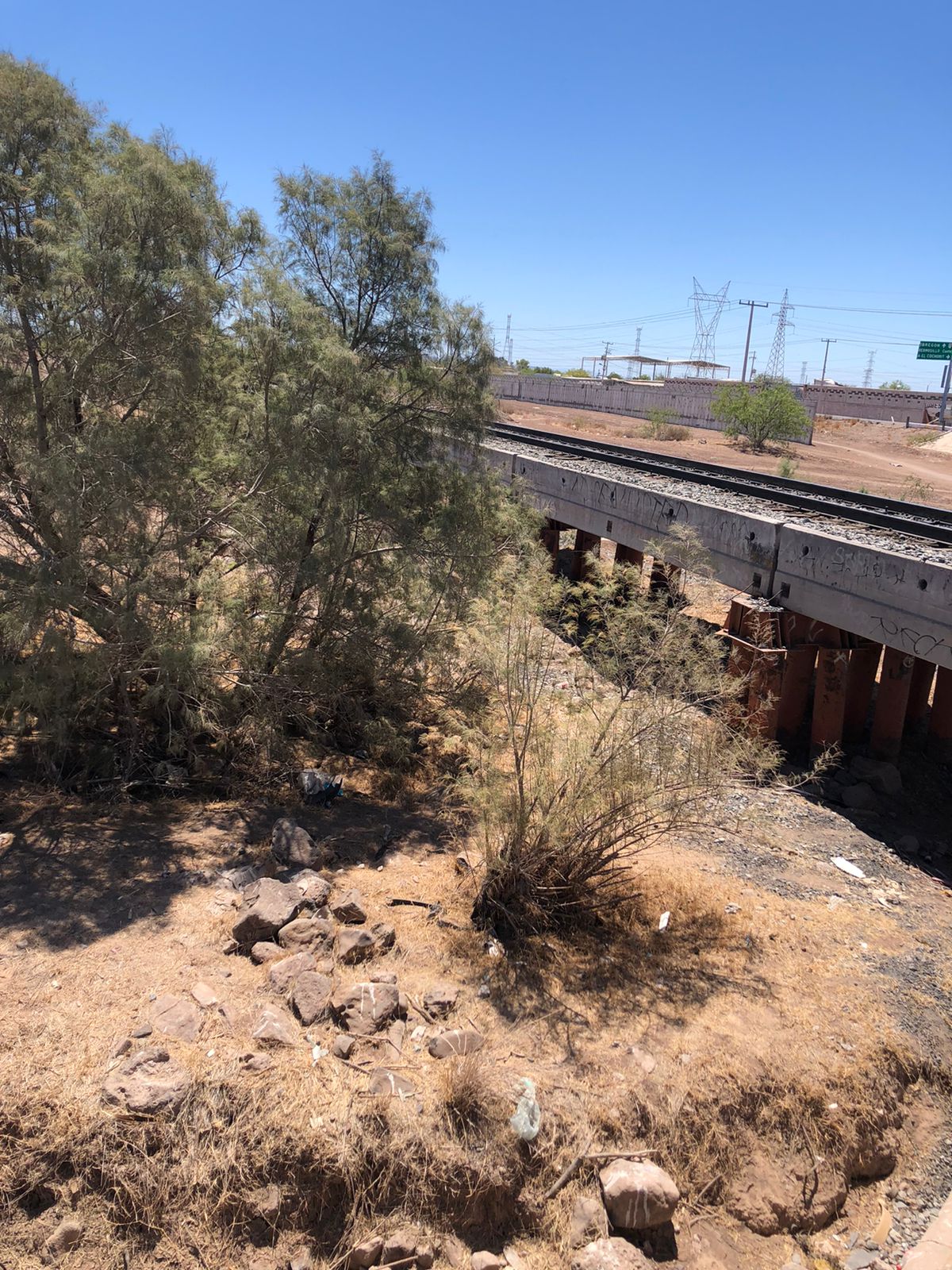 Inicia Ayuntamiento inspección de arroyos y canales en Empalme para prevenir inundaciones