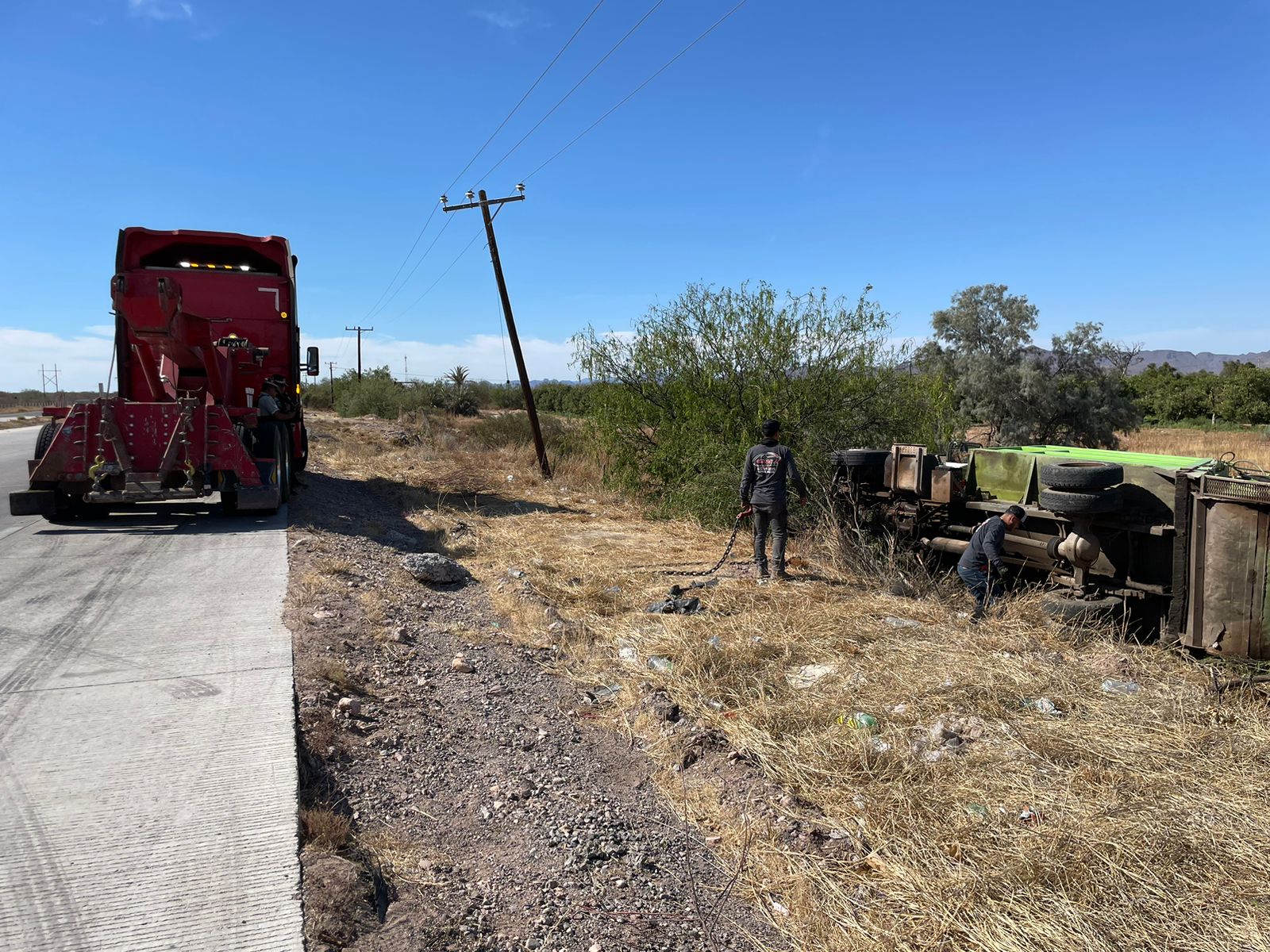 Al Norte de Guaymas vuelca recolector de Pasa